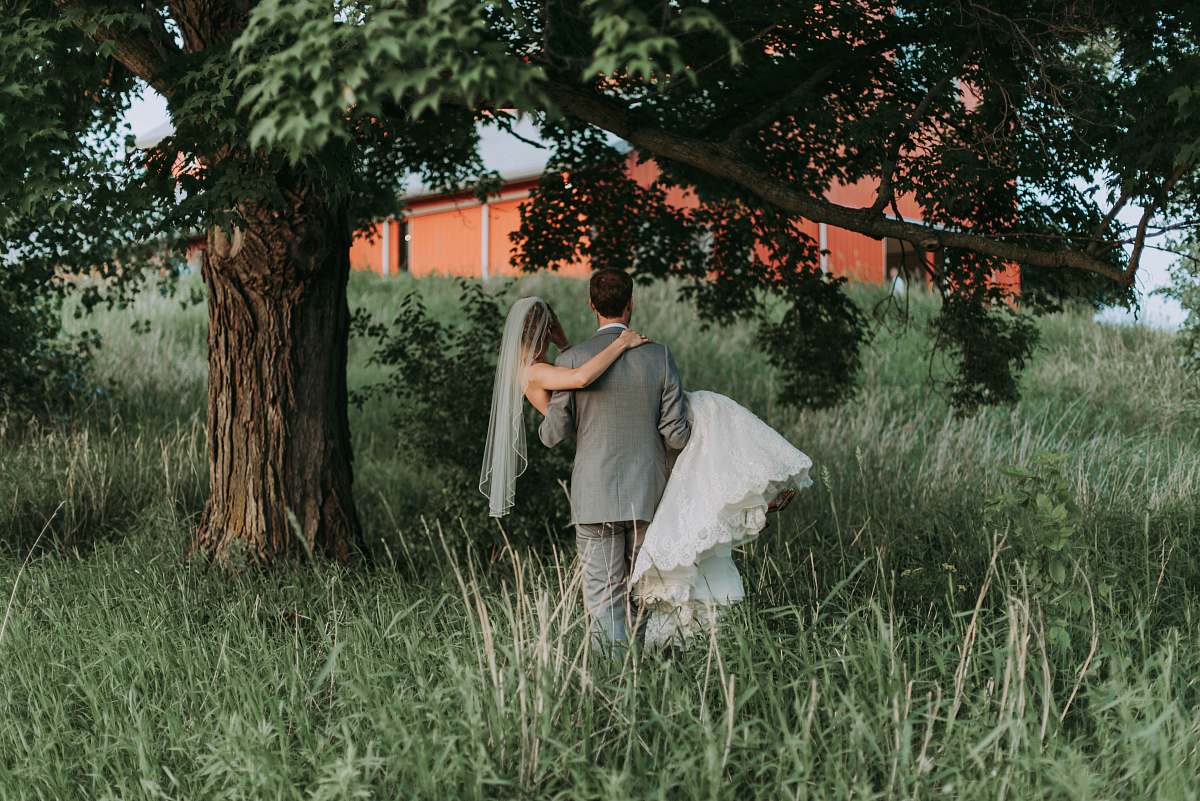 pottery husband carrying his wife walking beside trees vase